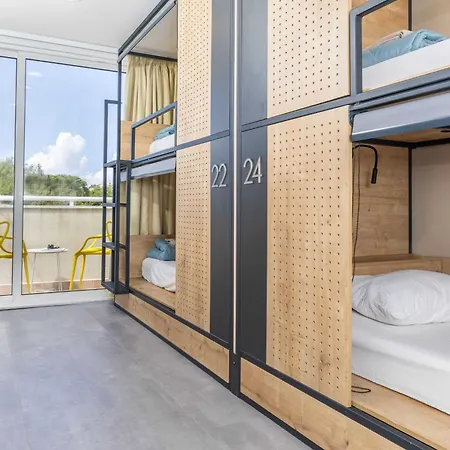 Petra Marina Hostel *
