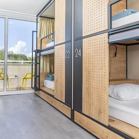 Petra Marina Hostel *