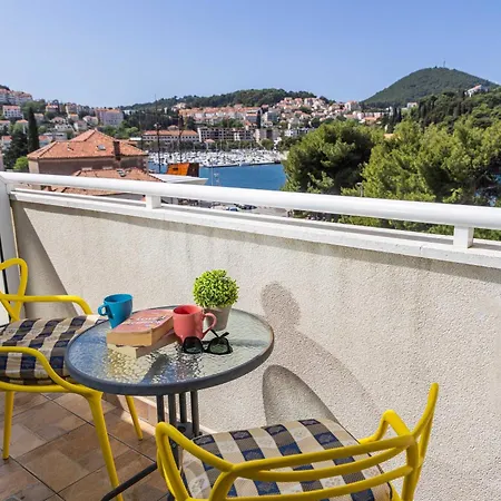 Petra Marina Hostel *